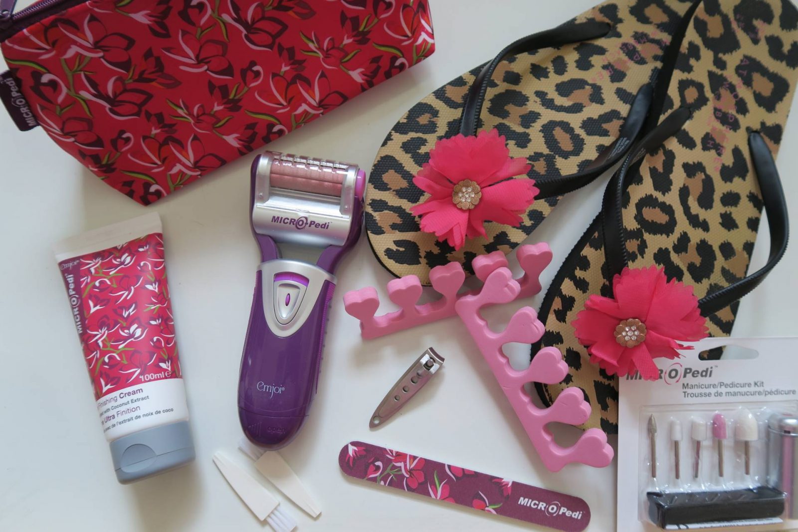Read my review of the emjoi micro pedi gift set with extras, a must for your feet!
