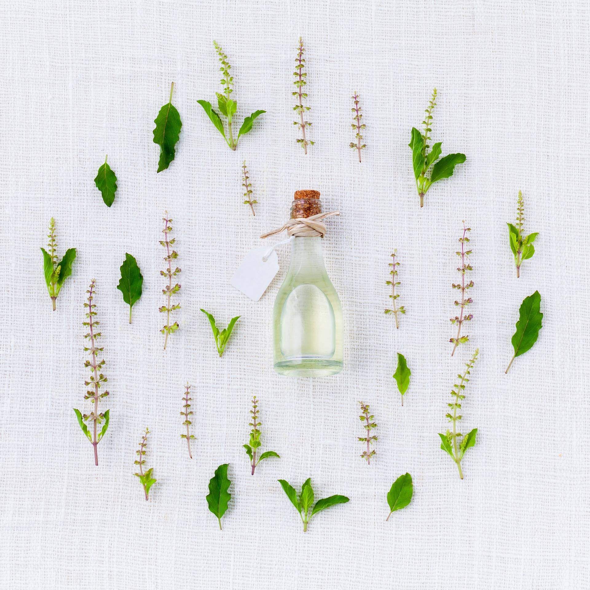 How many chemical-based cleaning products do you put in your shopping basket on a weekly basis? Whether you’d prefer to have fewer bottles of potentially toxic liquids around a house, there are ways you can cut down on the items you’re popping into your shopping list.