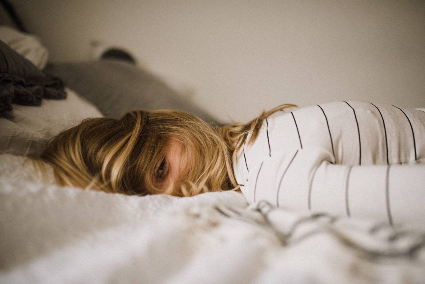 pregnant woman sleeping in bed