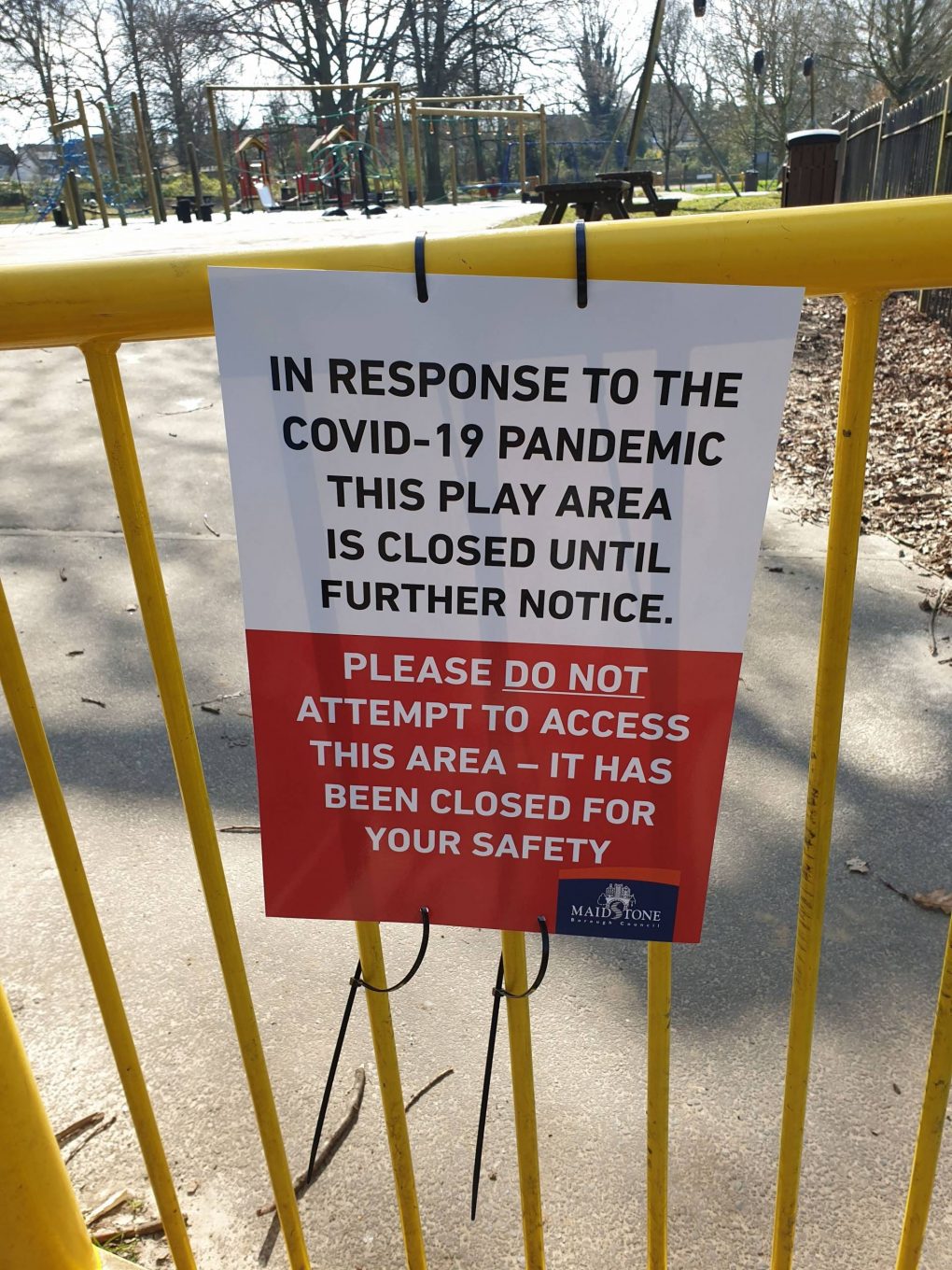 covid 19 sign play area is closed